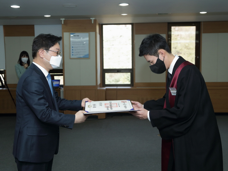 신임검사